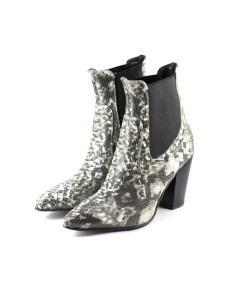 Stivale pitonato con tacco
